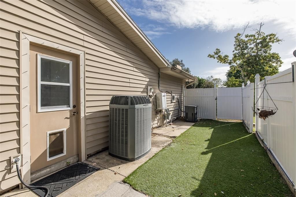 合同活跃: $579,900 (4 贝兹, 2 浴室, 2536 平方英尺)