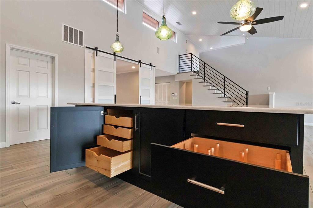 Activo con contrato: $2,100,000 (3 camas, 3 baños, 2849 Pies cuadrados)