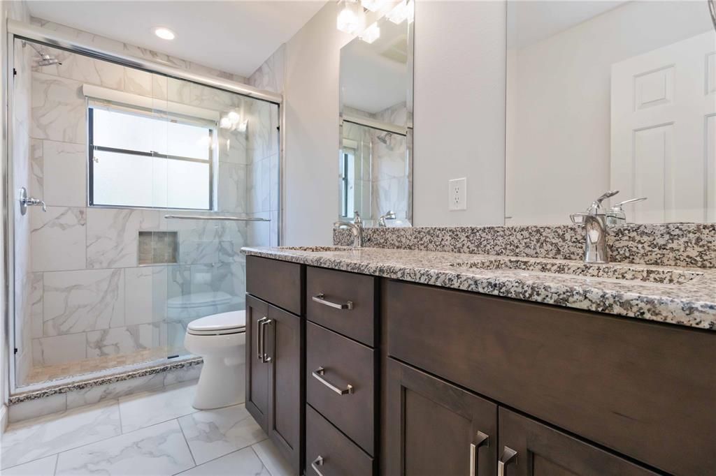 Activo con contrato: $2,100,000 (3 camas, 3 baños, 2849 Pies cuadrados)