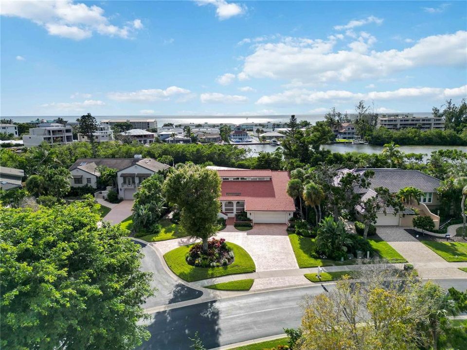 Activo con contrato: $2,100,000 (3 camas, 3 baños, 2849 Pies cuadrados)