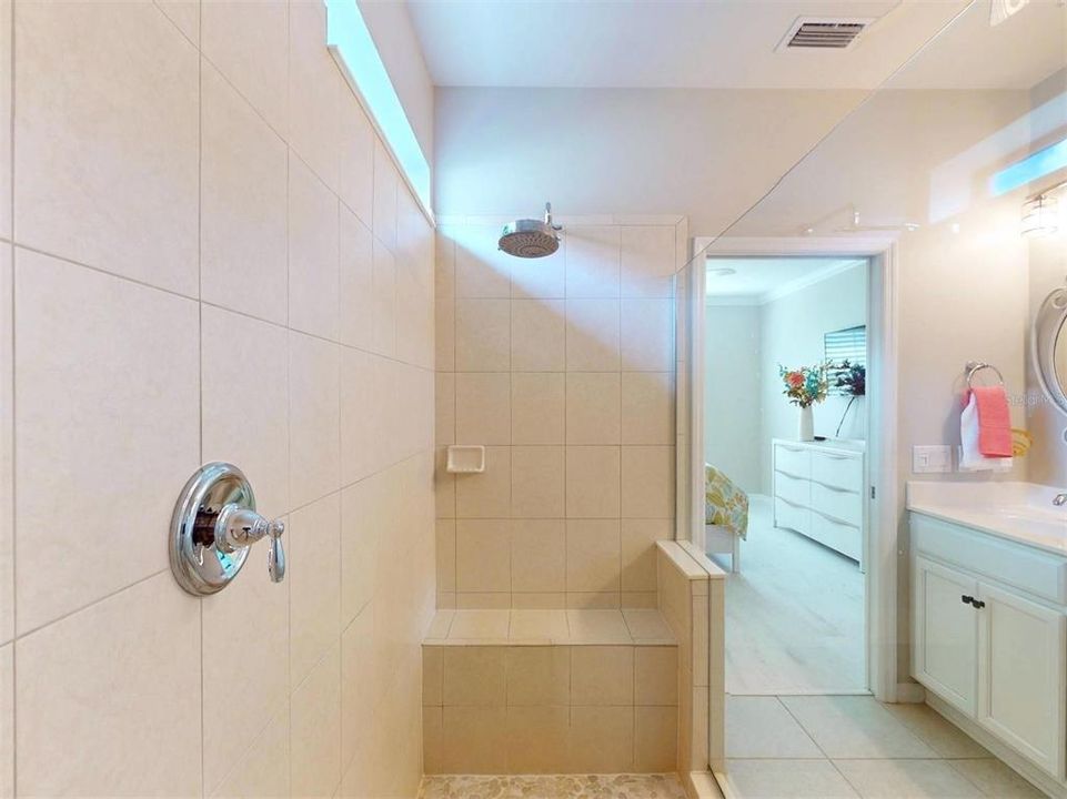 En Venta: $399,999 (2 camas, 2 baños, 1698 Pies cuadrados)