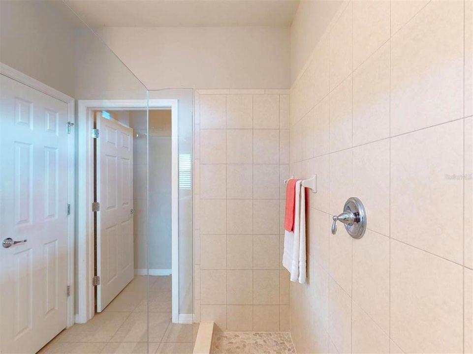 En Venta: $399,999 (2 camas, 2 baños, 1698 Pies cuadrados)