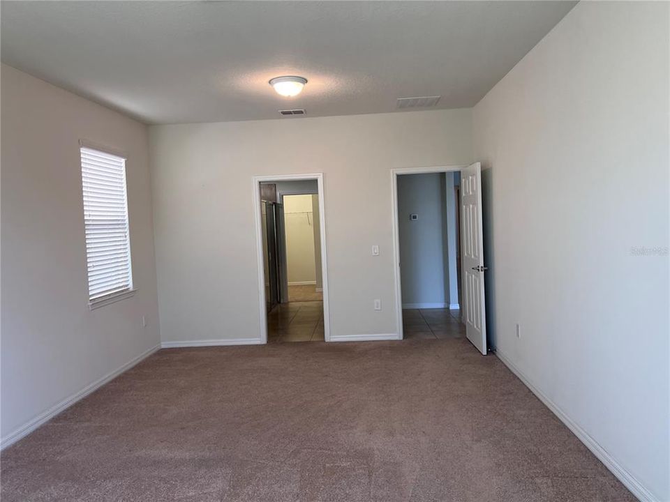 For Rent: $2,700 (5 beds, 3 baths, 4139 Square Feet)