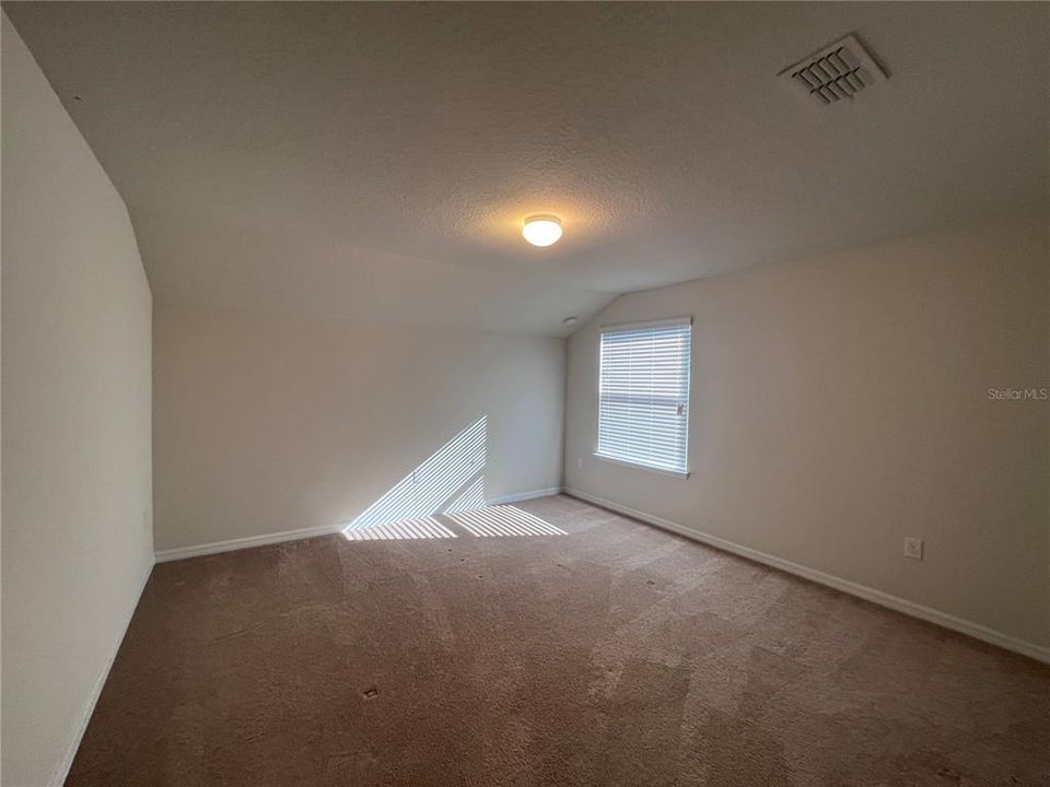 For Rent: $2,700 (5 beds, 3 baths, 4139 Square Feet)