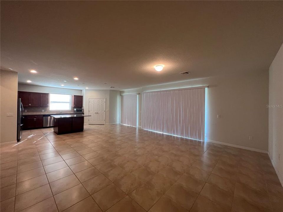 For Rent: $2,700 (5 beds, 3 baths, 4139 Square Feet)