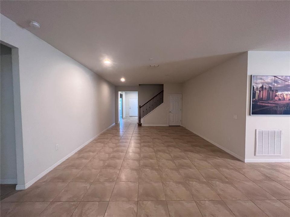 For Rent: $2,700 (5 beds, 3 baths, 4139 Square Feet)