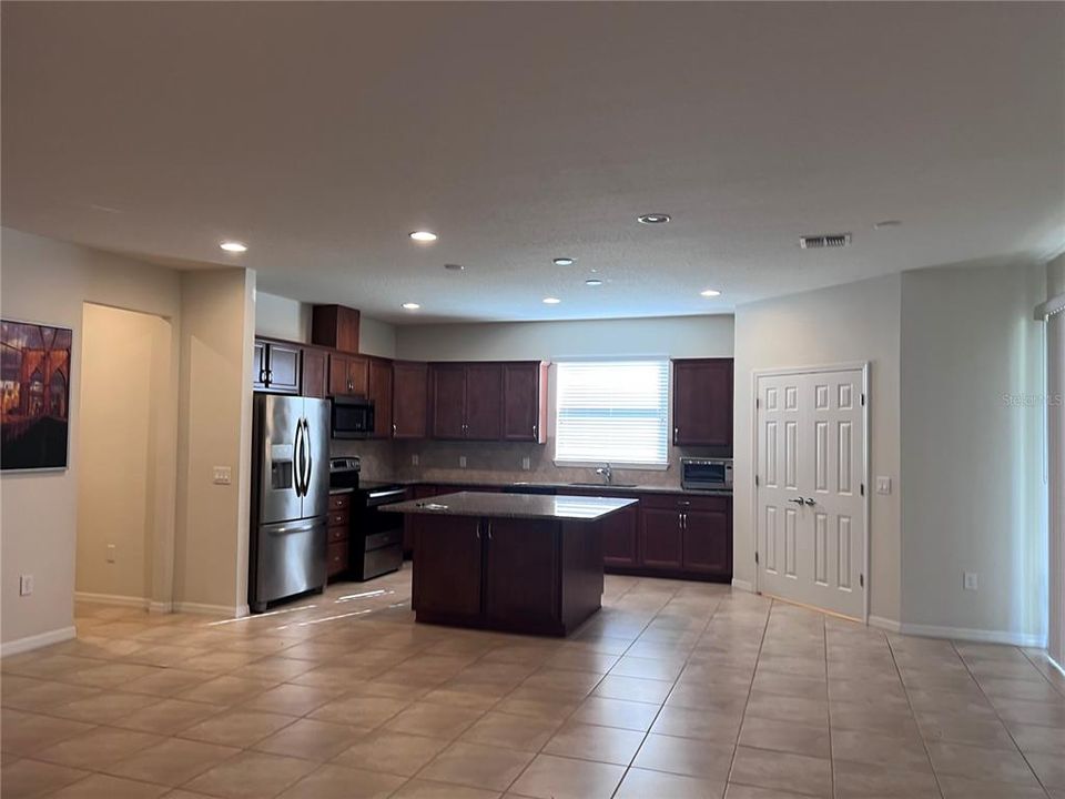 For Rent: $2,700 (5 beds, 3 baths, 4139 Square Feet)