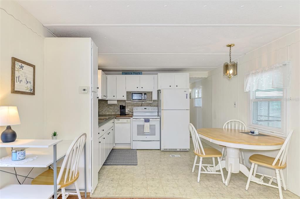 For Sale: $115,000 (2 beds, 1 baths, 684 Square Feet)