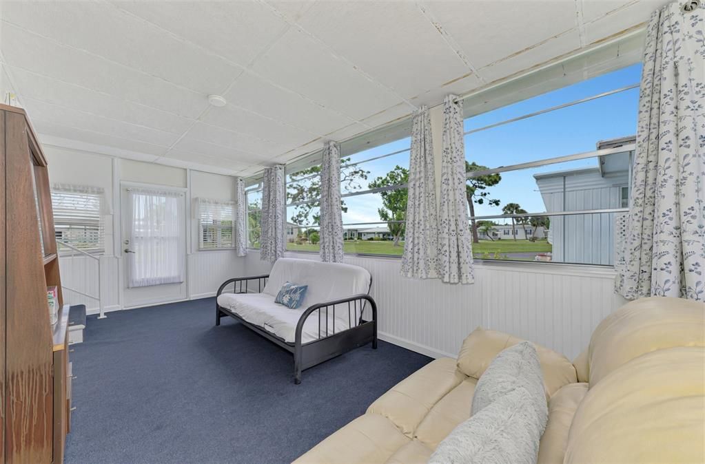 For Sale: $115,000 (2 beds, 1 baths, 684 Square Feet)