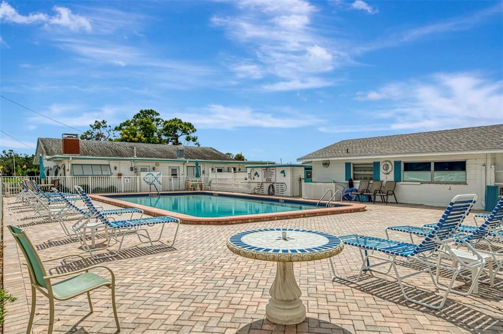 For Sale: $115,000 (2 beds, 1 baths, 684 Square Feet)