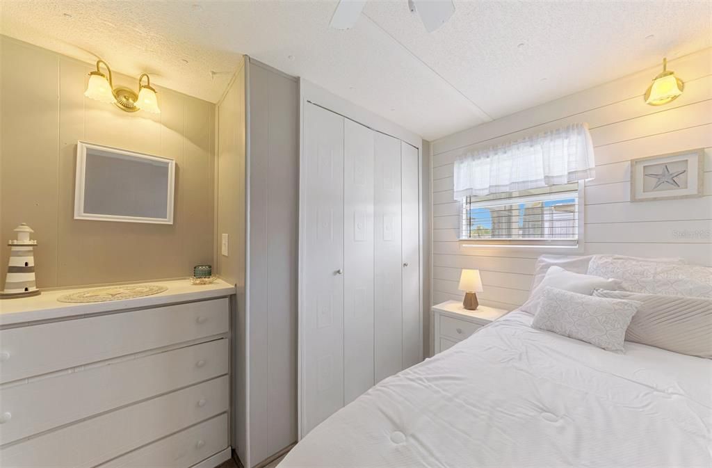 For Sale: $115,000 (2 beds, 1 baths, 684 Square Feet)