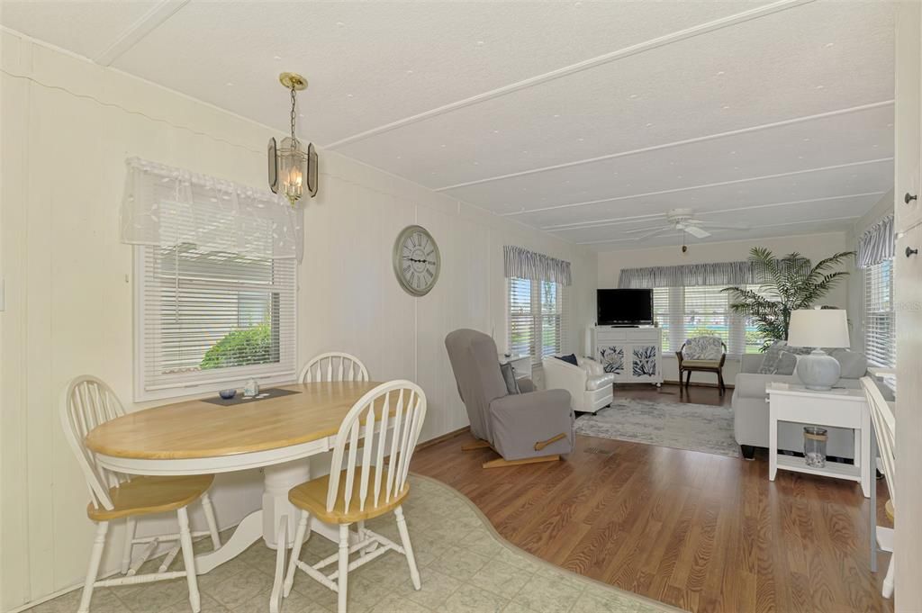 For Sale: $115,000 (2 beds, 1 baths, 684 Square Feet)