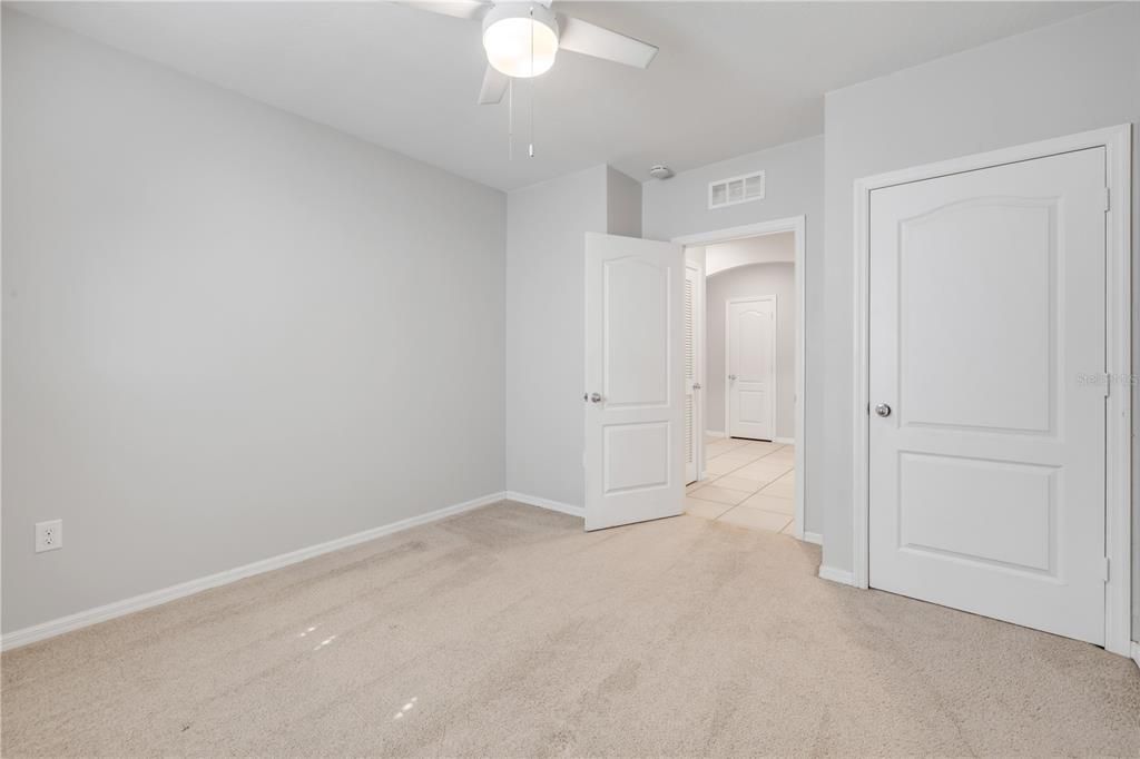 待售: $800,000 (4 贝兹, 2 浴室, 1812 平方英尺)