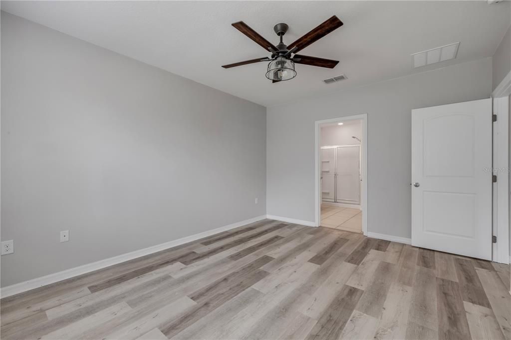 待售: $800,000 (4 贝兹, 2 浴室, 1812 平方英尺)