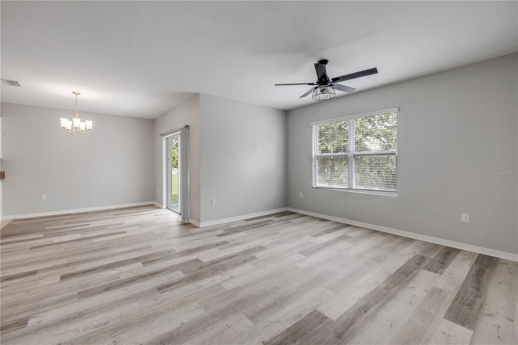 待售: $800,000 (4 贝兹, 2 浴室, 1812 平方英尺)