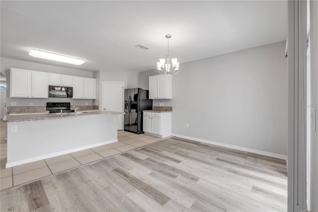 待售: $800,000 (4 贝兹, 2 浴室, 1812 平方英尺)