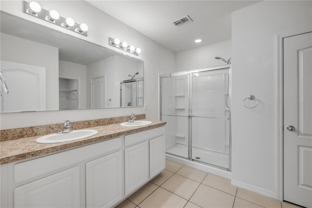 待售: $800,000 (4 贝兹, 2 浴室, 1812 平方英尺)