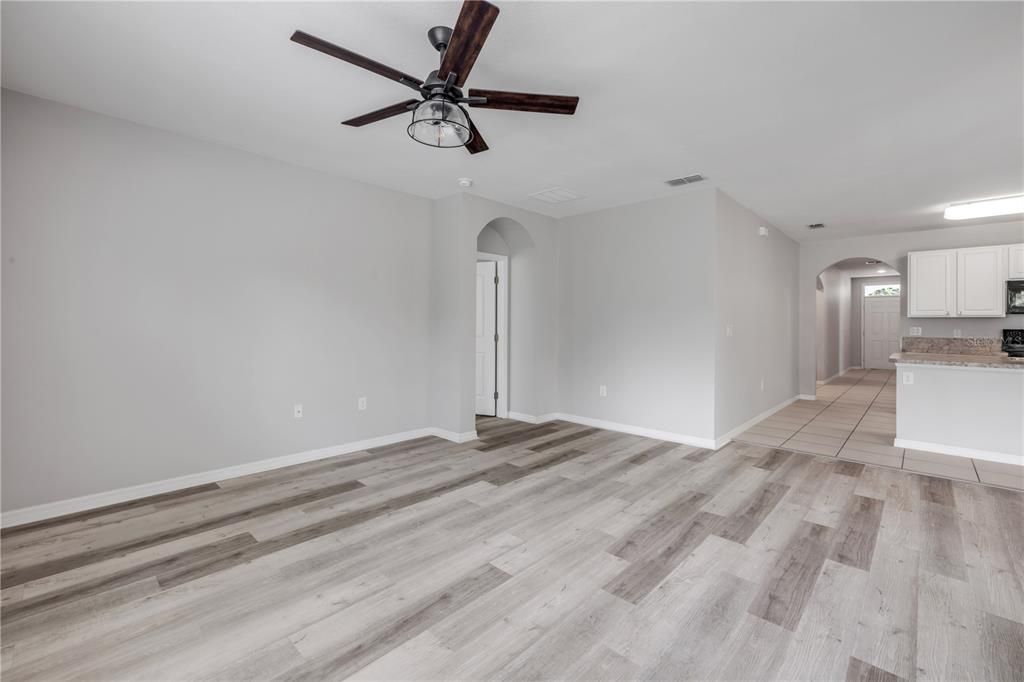 待售: $800,000 (4 贝兹, 2 浴室, 1812 平方英尺)