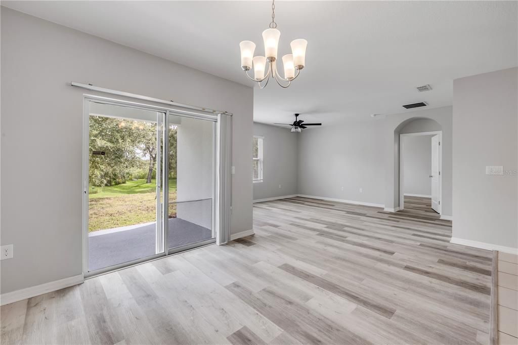 待售: $800,000 (4 贝兹, 2 浴室, 1812 平方英尺)