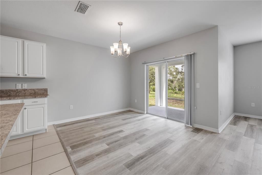 待售: $800,000 (4 贝兹, 2 浴室, 1812 平方英尺)