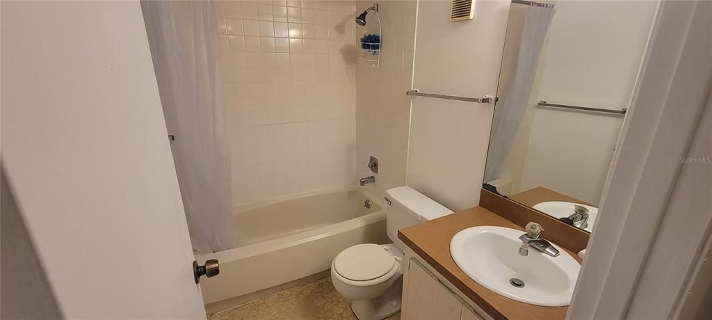 出租: $1,300 (2 贝兹, 2 浴室, 897 平方英尺)