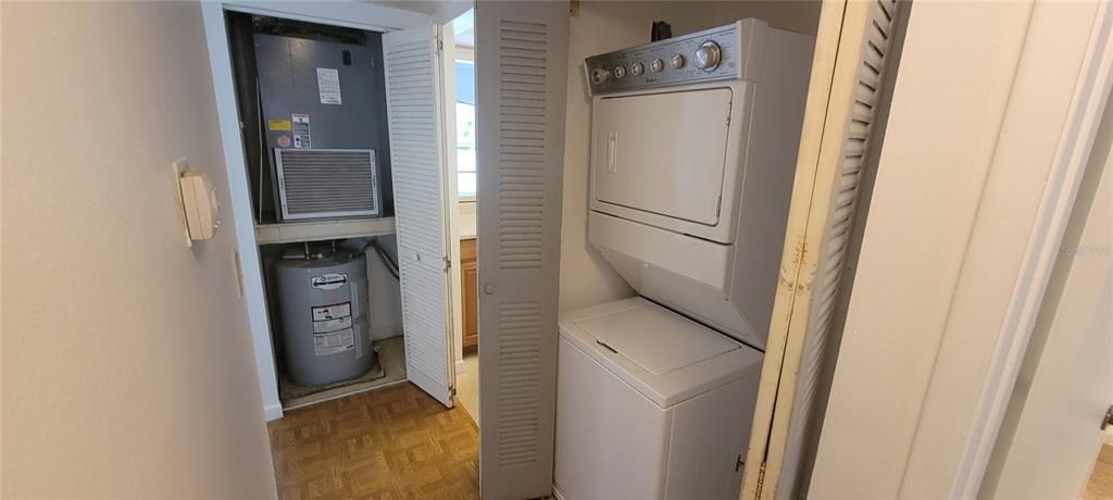 出租: $1,300 (2 贝兹, 2 浴室, 897 平方英尺)