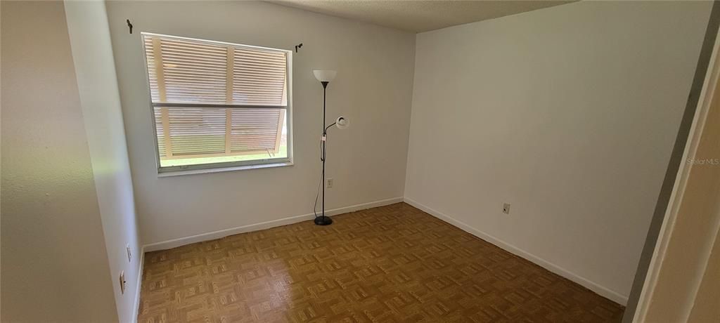 出租: $1,300 (2 贝兹, 2 浴室, 897 平方英尺)