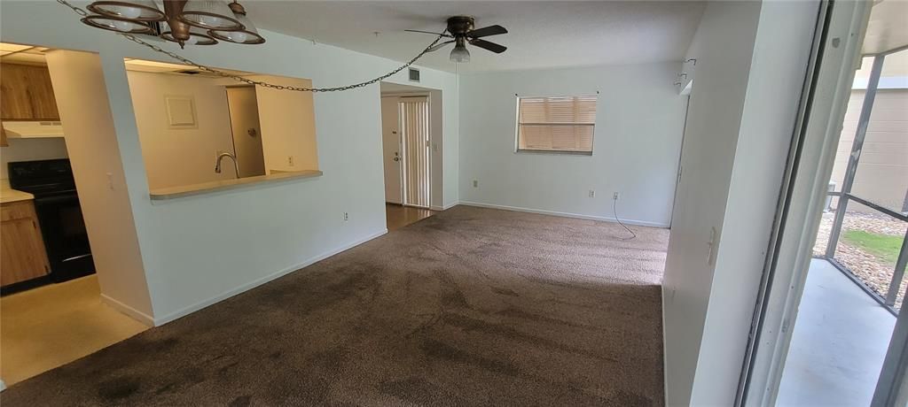 出租: $1,300 (2 贝兹, 2 浴室, 897 平方英尺)