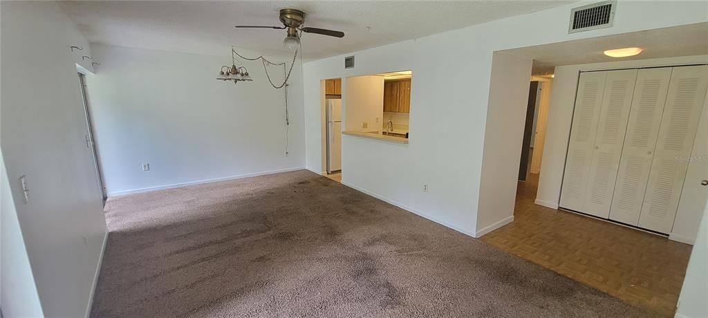 出租: $1,300 (2 贝兹, 2 浴室, 897 平方英尺)