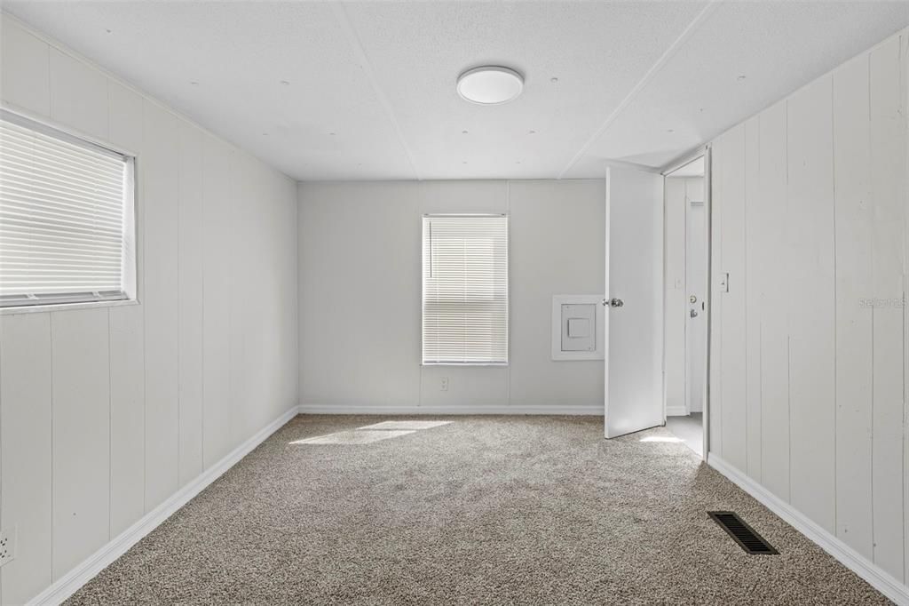 待售: $119,500 (2 贝兹, 1 浴室, 772 平方英尺)