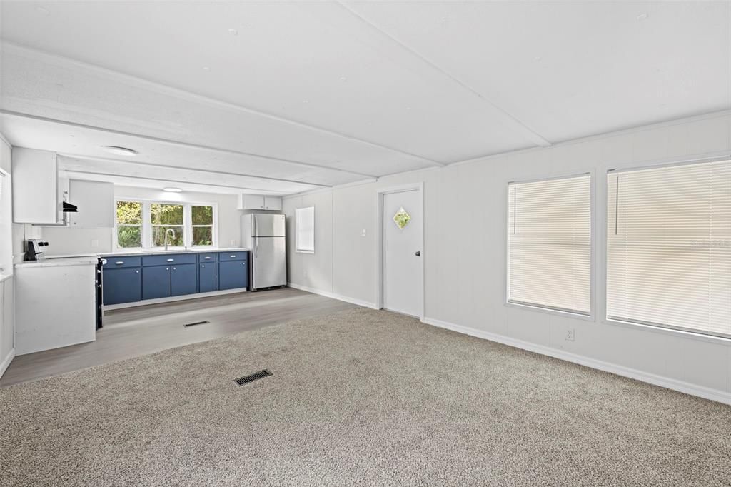 待售: $119,500 (2 贝兹, 1 浴室, 772 平方英尺)