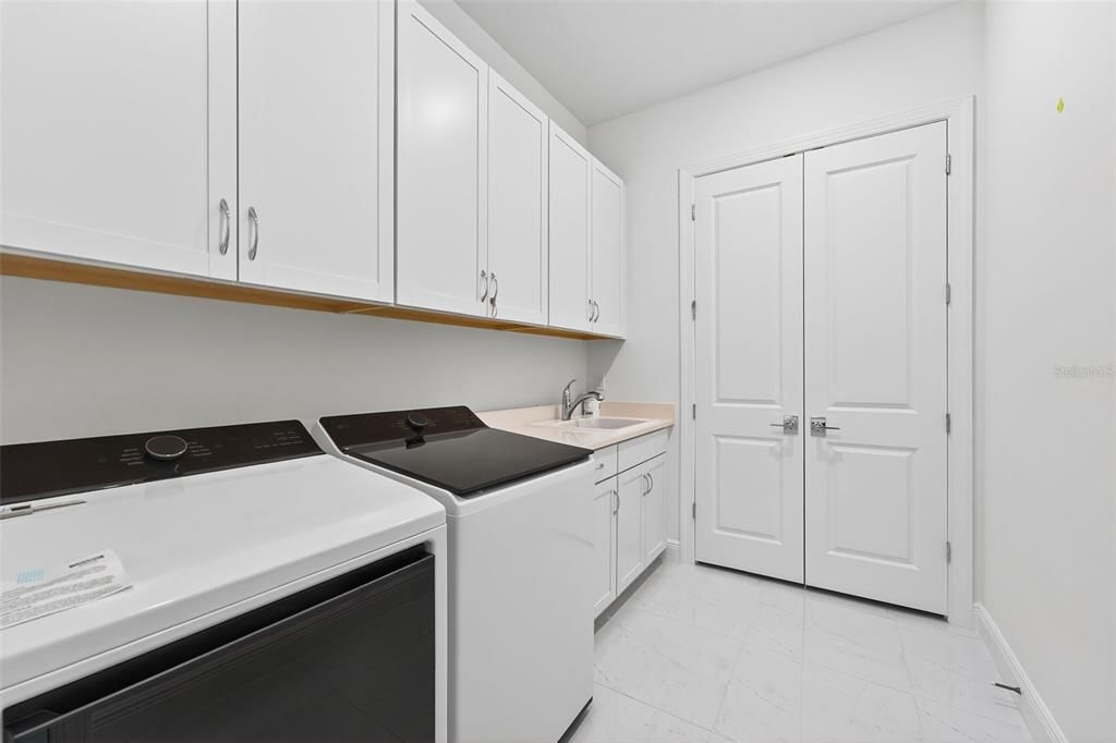 For Sale: $1,050,000 (3 beds, 3 baths, 3066 Square Feet)