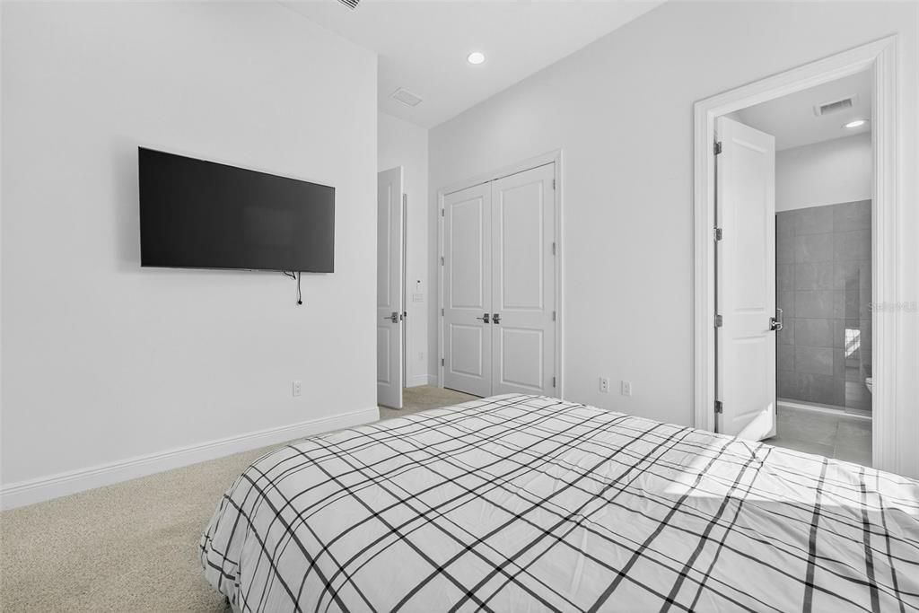 For Sale: $1,050,000 (3 beds, 3 baths, 3066 Square Feet)