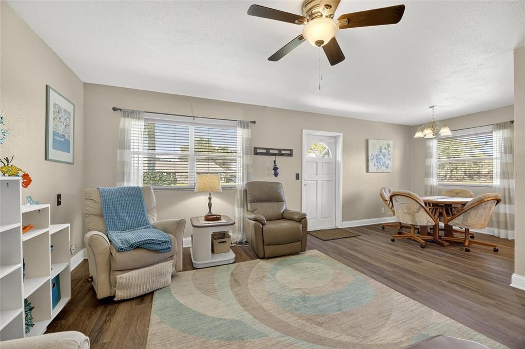 Под контрактом: $119,900 (2 спален, 2 ванн, 960 Квадратных фут)