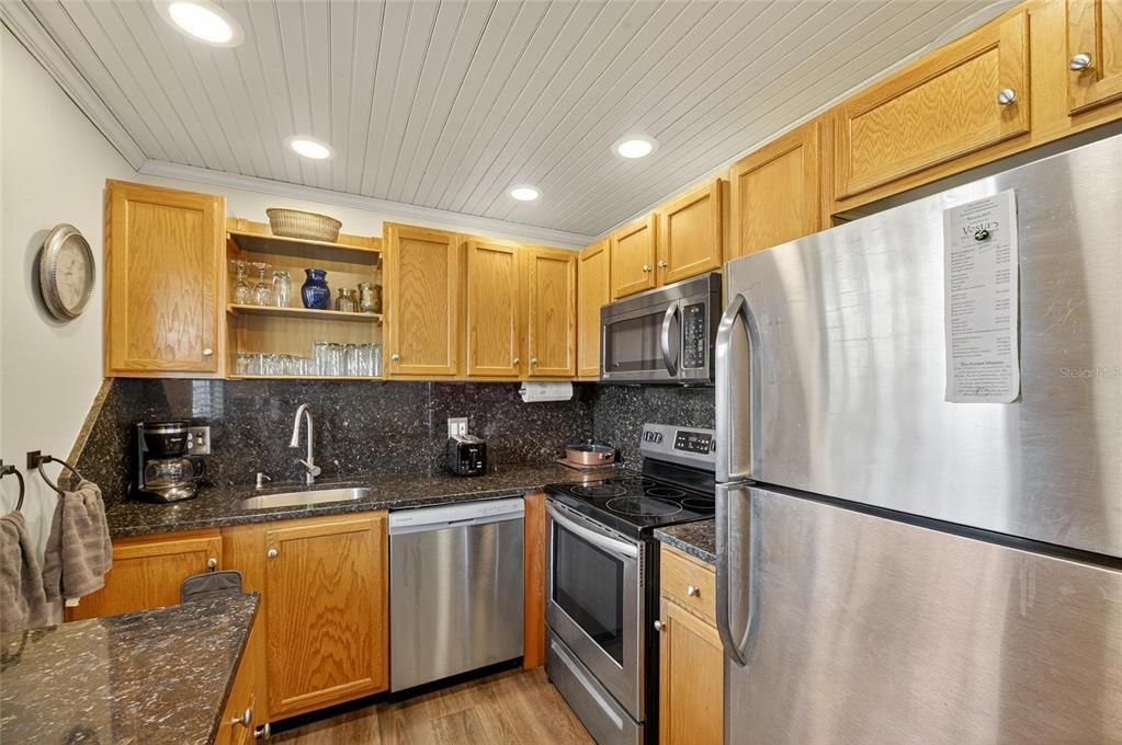 Под контрактом: $119,900 (2 спален, 2 ванн, 960 Квадратных фут)