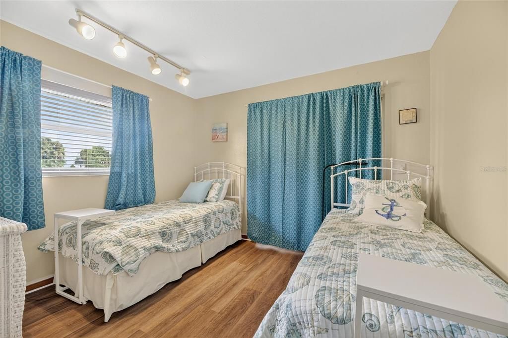 Под контрактом: $119,900 (2 спален, 2 ванн, 960 Квадратных фут)