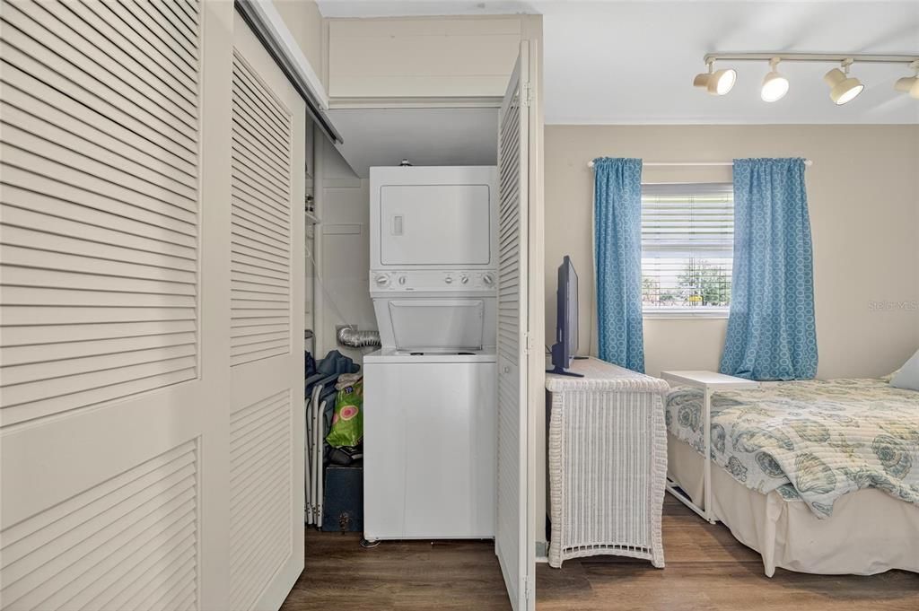 Под контрактом: $119,900 (2 спален, 2 ванн, 960 Квадратных фут)