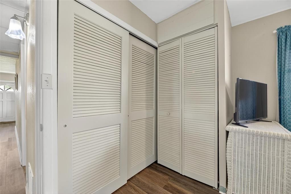 Под контрактом: $119,900 (2 спален, 2 ванн, 960 Квадратных фут)