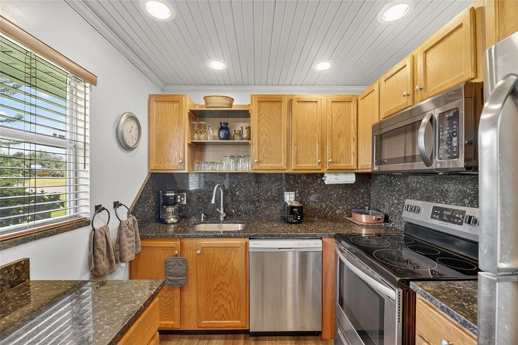 Под контрактом: $119,900 (2 спален, 2 ванн, 960 Квадратных фут)