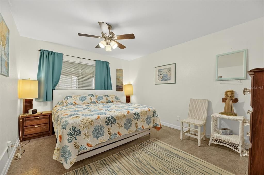 Под контрактом: $119,900 (2 спален, 2 ванн, 960 Квадратных фут)