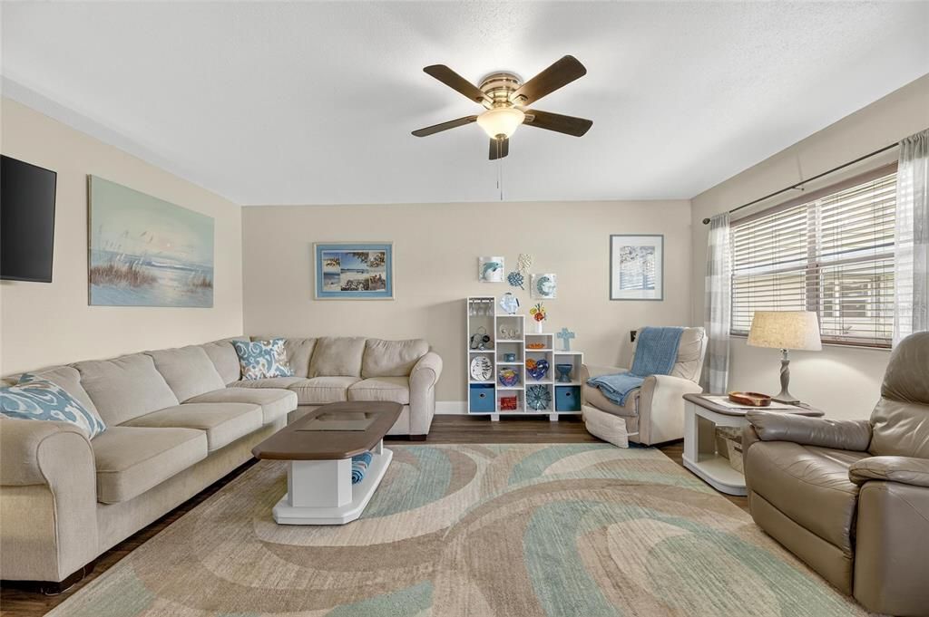 Под контрактом: $119,900 (2 спален, 2 ванн, 960 Квадратных фут)