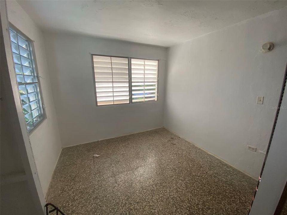 На продажу: $130,000 (4 спален, 4 ванн, 4228 Квадратных фут)