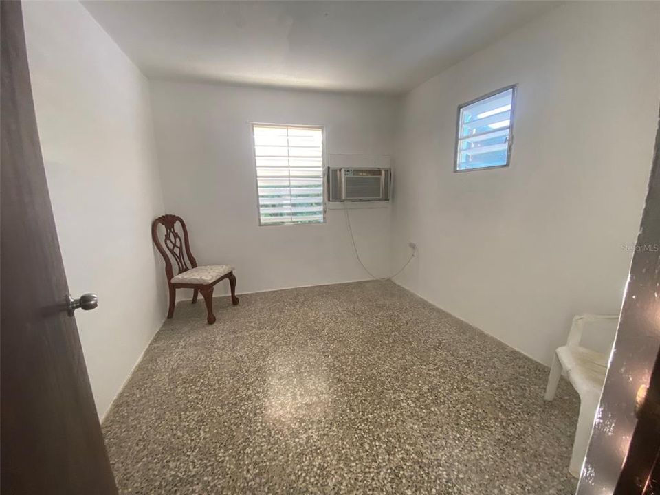 На продажу: $130,000 (4 спален, 4 ванн, 4228 Квадратных фут)