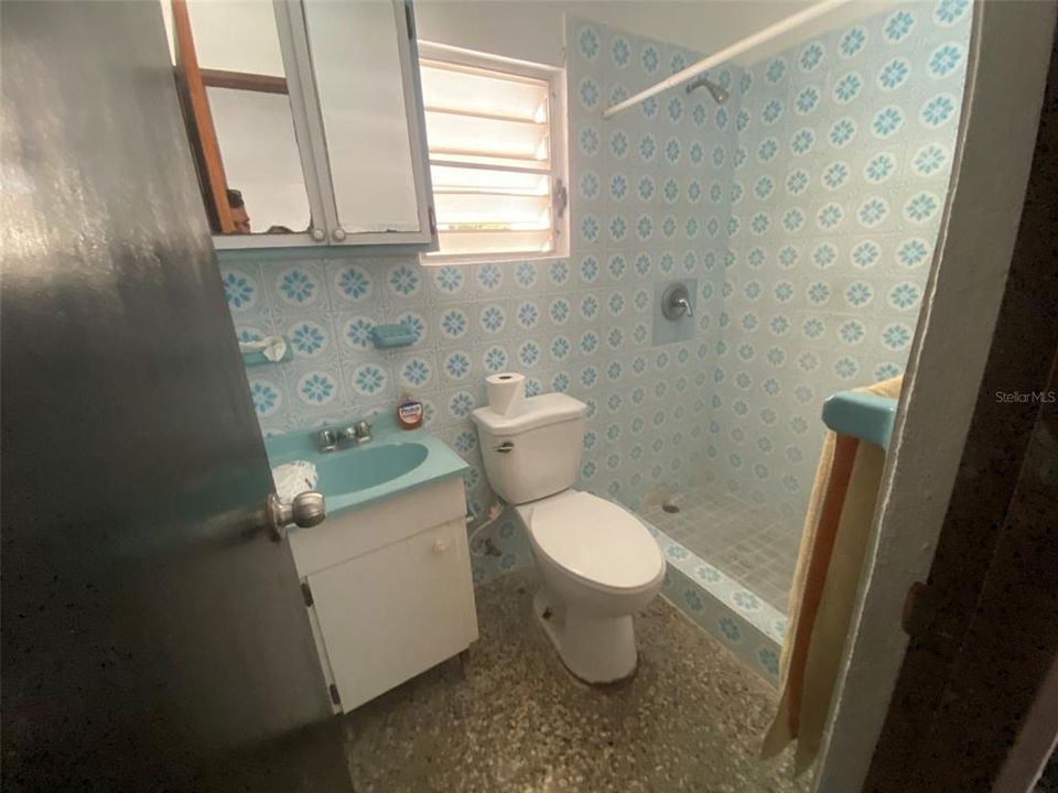 На продажу: $130,000 (4 спален, 4 ванн, 4228 Квадратных фут)