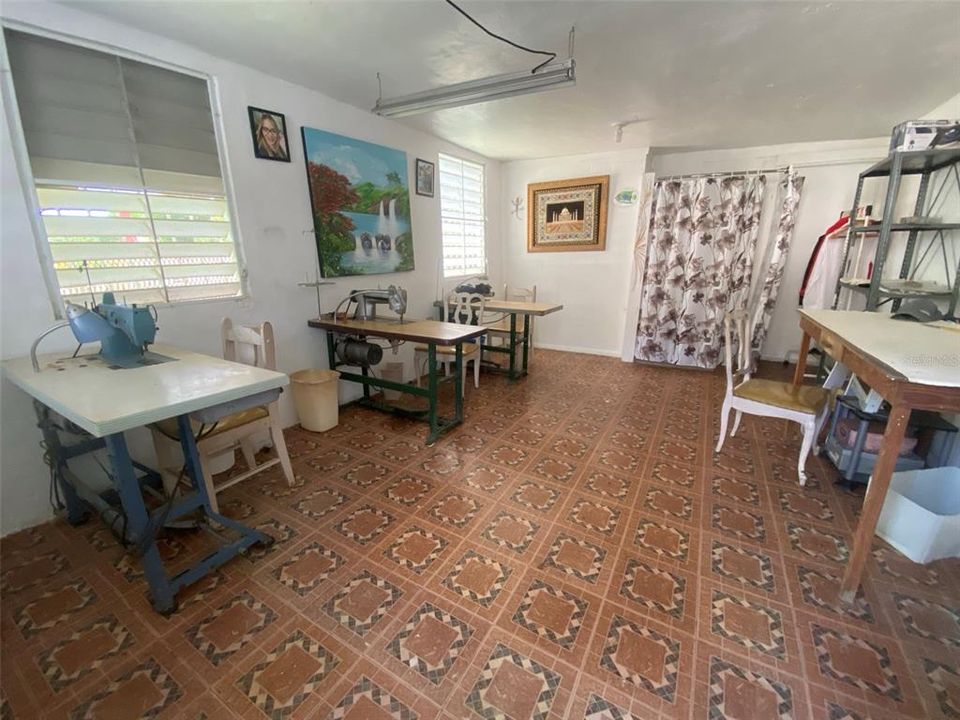 На продажу: $130,000 (4 спален, 4 ванн, 4228 Квадратных фут)