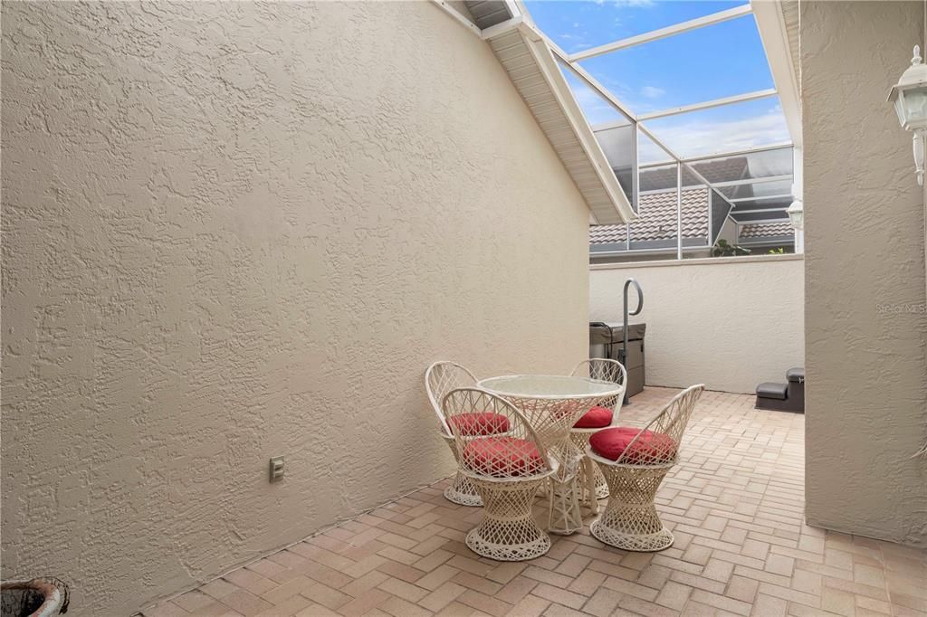 For Sale: $425,000 (3 beds, 2 baths, 2224 Square Feet)