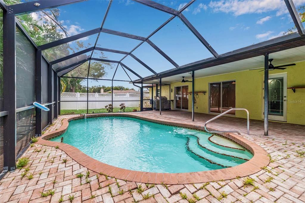 合同活跃: $450,000 (3 贝兹, 2 浴室, 1480 平方英尺)