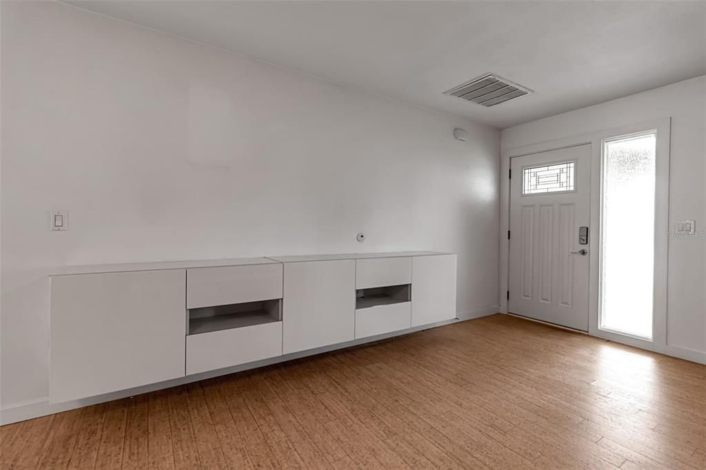 合同活跃: $450,000 (3 贝兹, 2 浴室, 1480 平方英尺)