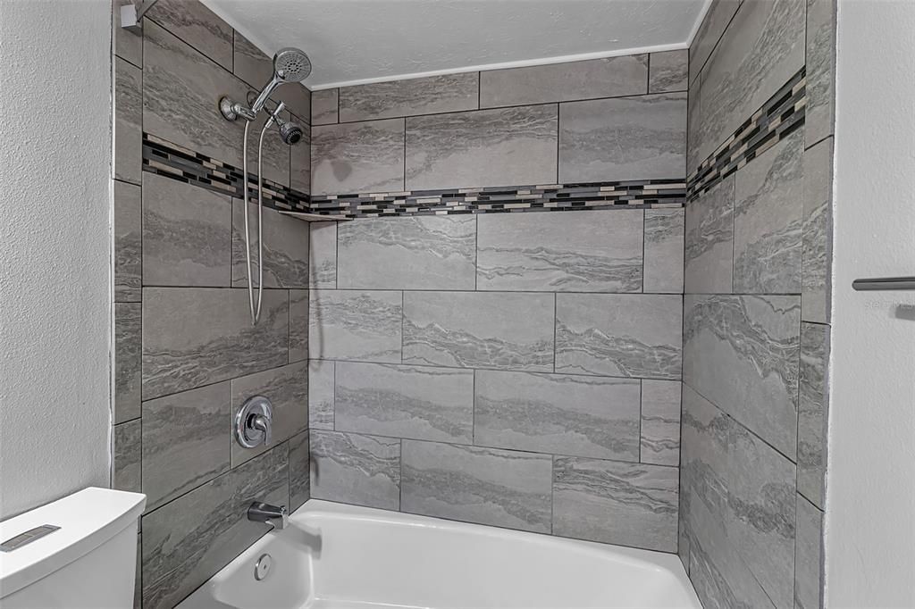 合同活跃: $450,000 (3 贝兹, 2 浴室, 1480 平方英尺)