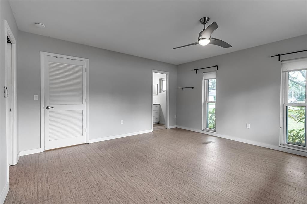 合同活跃: $450,000 (3 贝兹, 2 浴室, 1480 平方英尺)